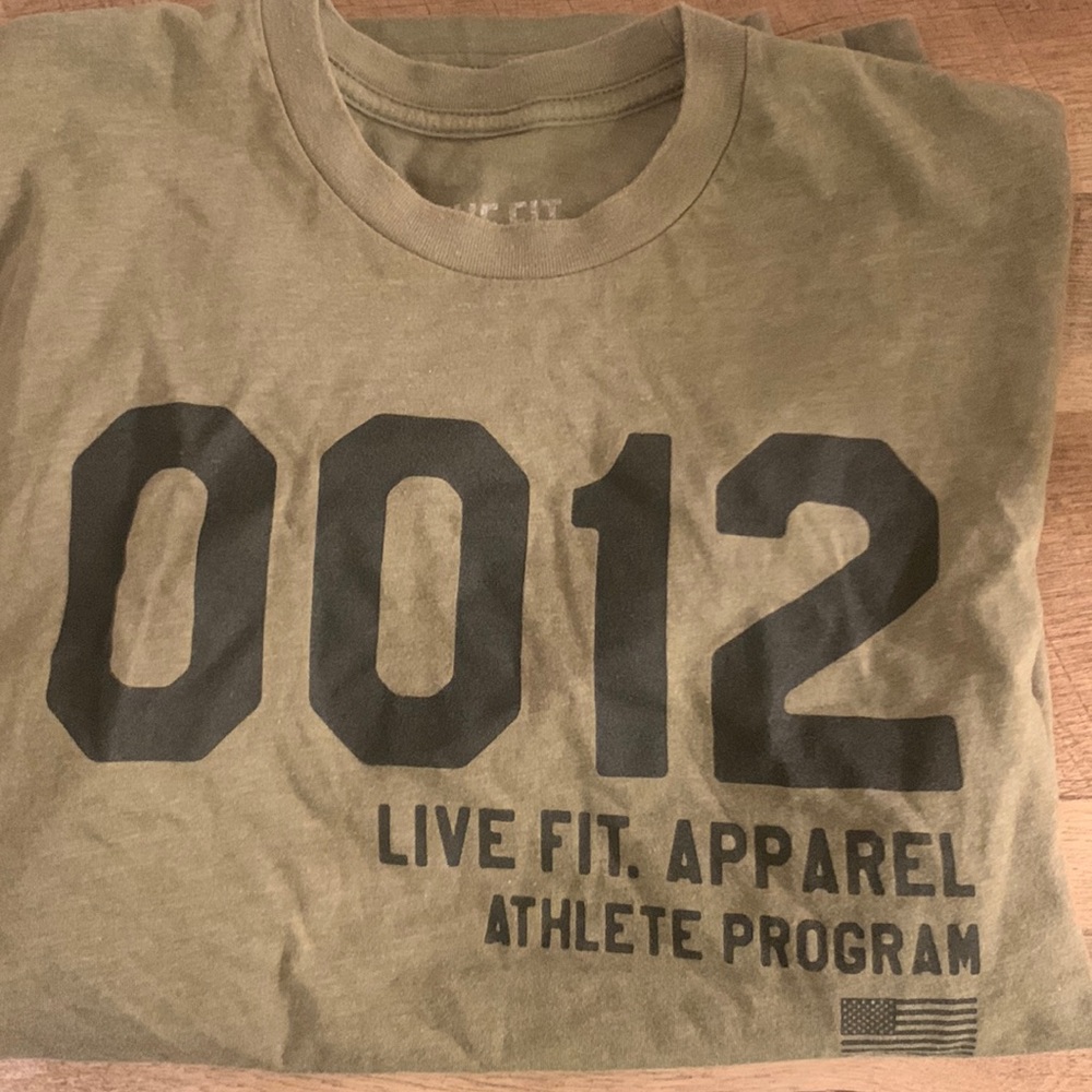 Gently used LIVE FIT shirt crop